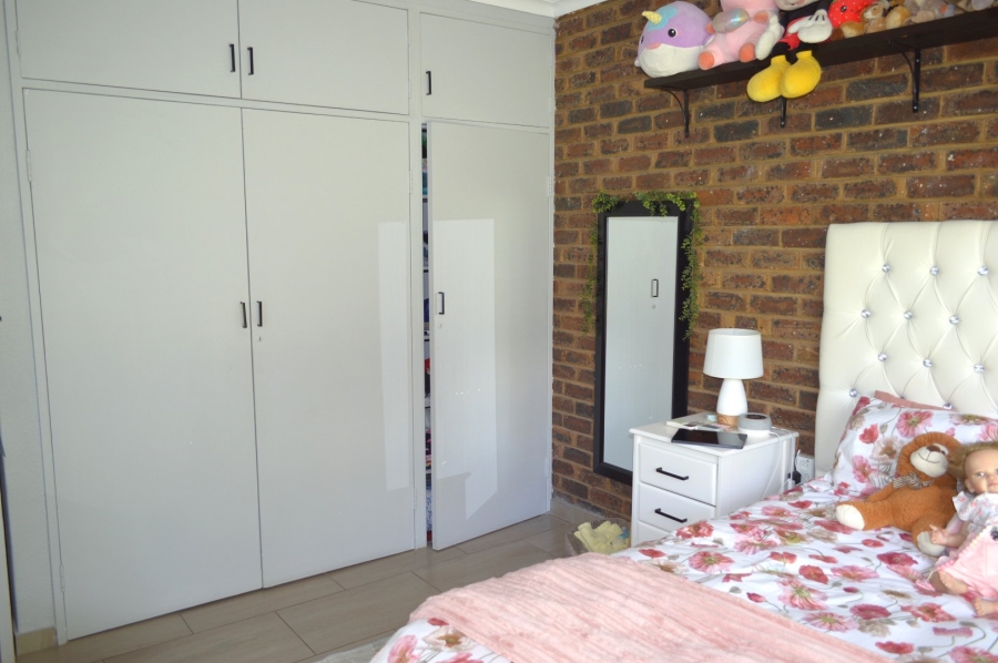 3 Bedroom Property for Sale in Wilkoppies North West